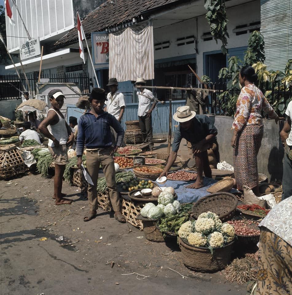 Foto Penjual Sate Lawas Ini Disebut Mirip Penjual Sate Taichan Kekinian