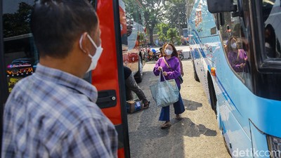 Jelang Idul Adha, Terminal Kampung Rambutan Sepi