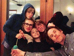 Julia Roberts Unggah Foto Langka Putranya yang Berulang Tahun ke-18