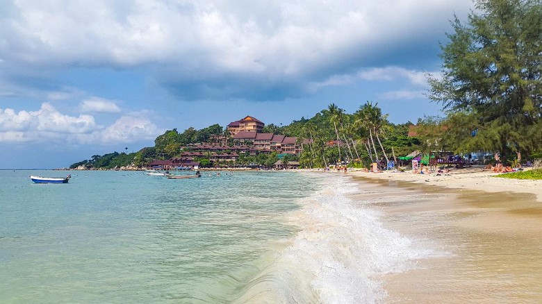 In January 2016, tourists were sunbathing on Haad Yao Beach in Koh Phangan, Thailand