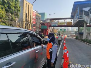 Penyekatan PPKM Mampang Jaksel Sabtu Pagi: Penumpukan Lalin Cepat Terurai