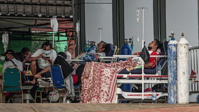 IGD Penuh, RSUD Jayapura Rawat Pasien di Luar Ruangan