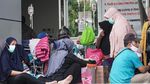 IGD Penuh, RSUD Jayapura Rawat Pasien di Luar Ruangan
