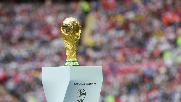 MOSCOW, RUSSIA - JULY 15:  The World Cup trophy is seen during closing ceremony prior to the 2018 FIFA World Cup Final between France and Croatia at Luzhniki Stadium on July 15, 2018 in Moscow, Russia.  (Photo by Shaun Botterill/Getty Images)