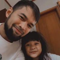 Ini adalah salah satu jokes bapak-bapak ala Teuku Wisnu. Candaannya itu tak jarang membuat para pengikutnya menjadi terhibur. Foto: Instagram/@teukuwisnu