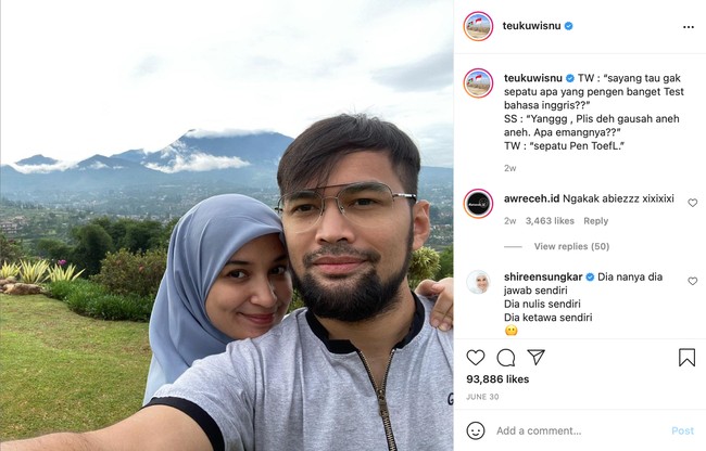 Candaannya benar-benar bikin pengin senyum-senyum sendiri ya.. Kalau merek sepatu yang nggak pernah turun tau nggak apa? Nike.. Foto: Instagram/@teukuwisnu