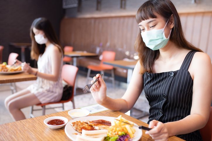 Hotman Paris Beri Tips Terkait Larangan Pemerintah Turunkan Masker Saat Makan