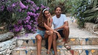 Rossi berlibur di tengah ketidakjelasan mada depannya di ajang MotoGP. Setelah paruh pertama musim yang mengecewakan, dia diprediksi aknirnya akan memilih pensiun di akhir musim ini (Instagram @francescasofianovello)