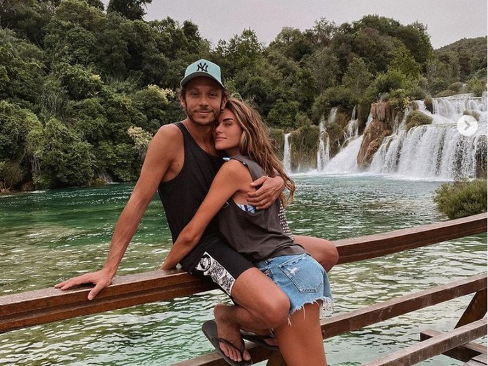 Valentino Rossi liburan bersama pacarnya