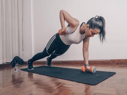 10 Foto Artis Berusia di Atas 40 yang Dianggap Body Goals, Rajin Olahraga