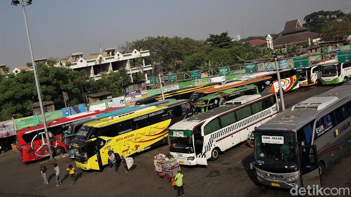 Terminal Kota Bekasi ramai didatangi calon penumpang. Tak sedikit di antaranya hendak mudik ke kampung halaman untuk rayakan Idul Adha bersama keluarga.