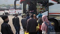 Meski PPKM Darurat tengah diberlakukan, tak sedikit warga yang tetap memilih untuk mudik agar dapat merayakan Idul Adha bersama keluarga di kampung halaman.
