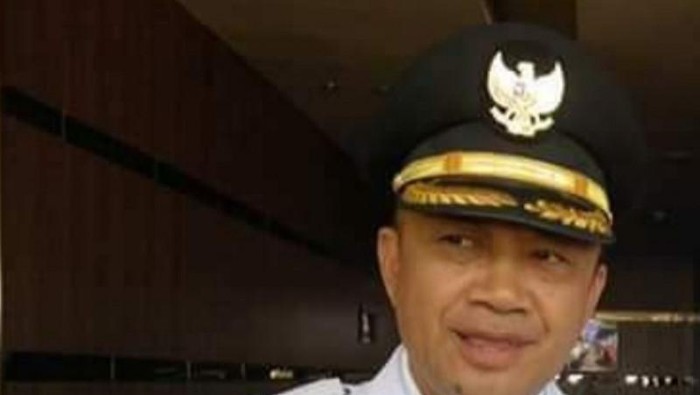 Bupati Lembata Eliaser Yentji Sunur