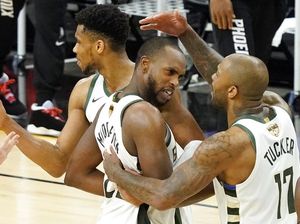 Final NBA 2021: Bucks Menang 123-119, Comeback atas Suns di Game 5