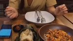 10 Pose Sally Varsly, Crazy Rich Tangerang yang Doyan Makan Sehat