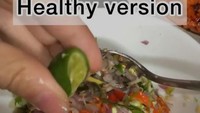 Uniknya, menu sehat yang dibuat selalu tampak lezat. Hidup sehat tetapi tetap makan lezat menjadi rahasia Sally memiliki tubuh yang bugar dan ideal. Foto: Instagram/sallyvarsly