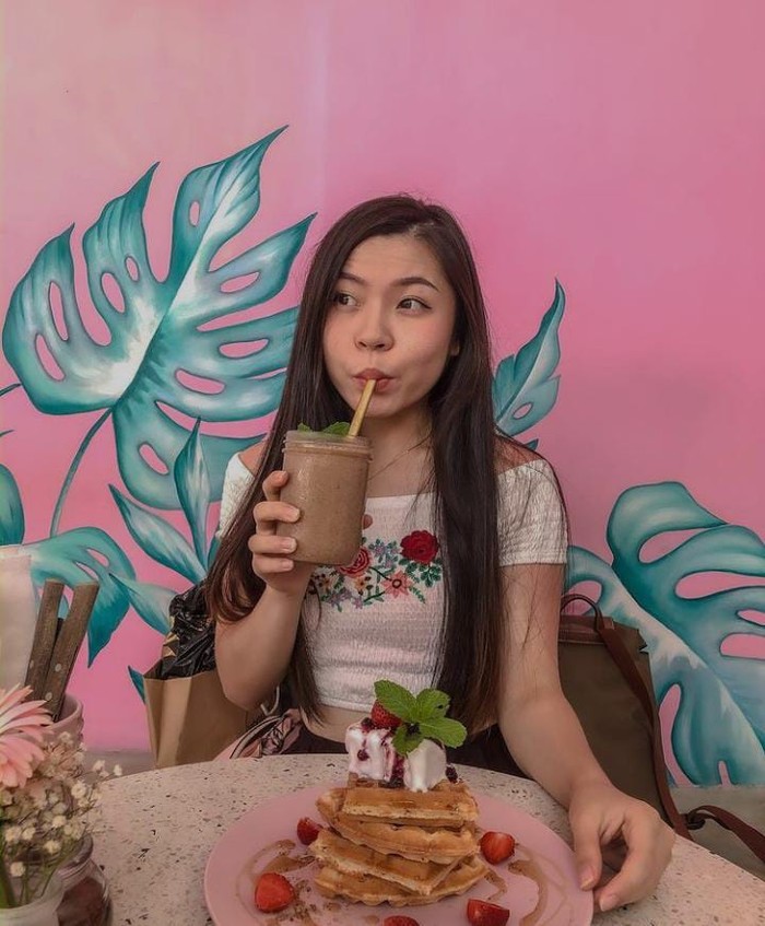 Galeri Sally Varsly 10 Pose Sally Varsly, 'Crazy Rich' Tangerang yang Doyan Makan Sehat