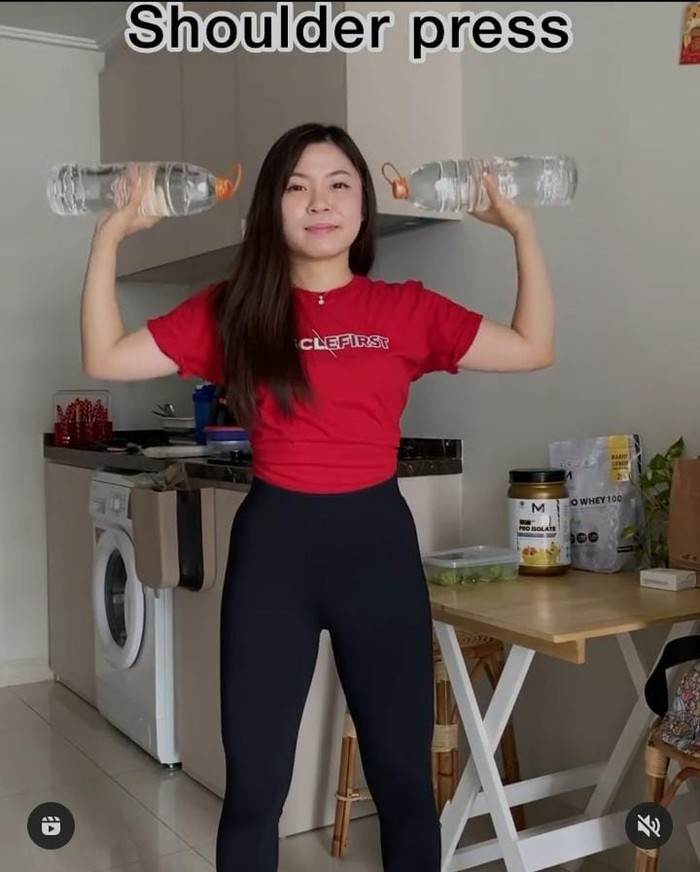 Galeri Sally Varsly 10 Pose Sally Varsly, 'Crazy Rich' Tangerang yang Doyan Makan Sehat