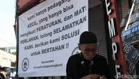 Ate mengungkapkan, para pedagang sudah memohon kelonggaran aktivitas kepada Pemkot Bandung. Namun sejauh ini tidak ada tanggapan dan solusi bagi para pedagang. Ate pun menyebut sejak PPKM banyak pedagang kuliner yang berhenti berjualan. Akibat penutupan jalan, para pedagang ini mengalami penurunan hingga kehilangan pendapatan karena tidak ada pembeli.