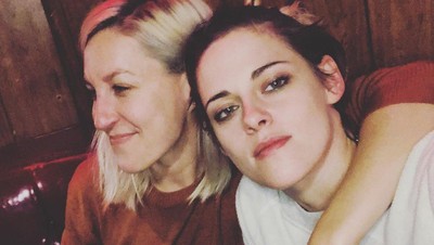 8 Potret Kristen Stewart dan Pacar Wanitanya yang Akan Segera Menikah