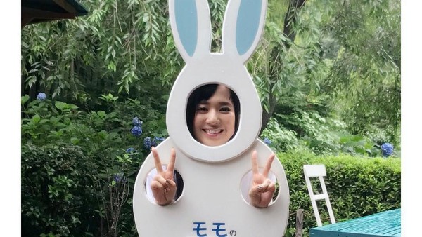 Sora berfoto dengan photobooth berbentuk kelinci di Meigetsu. Imut tidak traveler? (Instagram/@aoi_sola) Sora berfoto dengan photobooth berbentuk kelinci di Meigetsu. Imut tidak traveler? (Instagram/@aoi_sola)