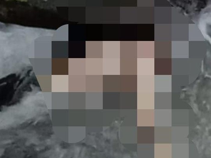 Dua pencari ikan menemukan mayat wanita setengah telanjang di Sungai Jimbe, Kecamatan Kademangan. Identitas mayat bertato tulisan Winda di lengan kiri itu belum terungkap.
