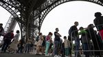 Foto: Ramainya Menara Eiffel Pertama Saat Pertama Dibuka