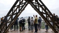 Mulai Rabu depan (21/7), pengunjung diharuskan menunjukkan bukti telah menjalani vaksinasi atau memiliki hasil tes Covid-19 negatif. (AP Photo/Michel Euler)
