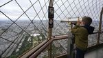 Foto: Ramainya Menara Eiffel Pertama Saat Pertama Dibuka