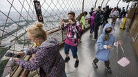 Pengunjung asal Inggris tidak ditemukan di sana. Wisatwan asal AS dan beberapa turis dari Asia hanya sekitar 15 persen. (AP Photo/Michel Euler)