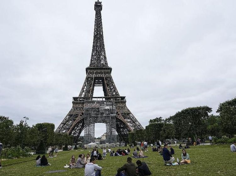 Foto: Ramainya Menara Eiffel Pertama Saat Pertama Dibuka