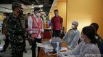 Menhub Budi Karya Kunjungi Sentra Vaksin di Terminal Pulo Gebang