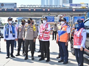 Pantau Cikarang Barat, Menhub Pastikan Penyekatan Mobilitas Lancar