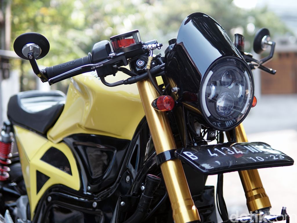 Modifikasi Yamaha XMAX 250 Cafe Racer by Rainbow Moto Builder