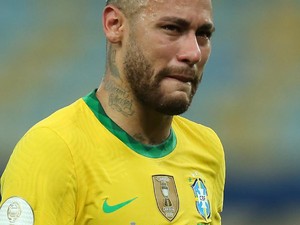 Pemain Brasil Semangati Neymar, Minta Jangan Pensiun Dulu