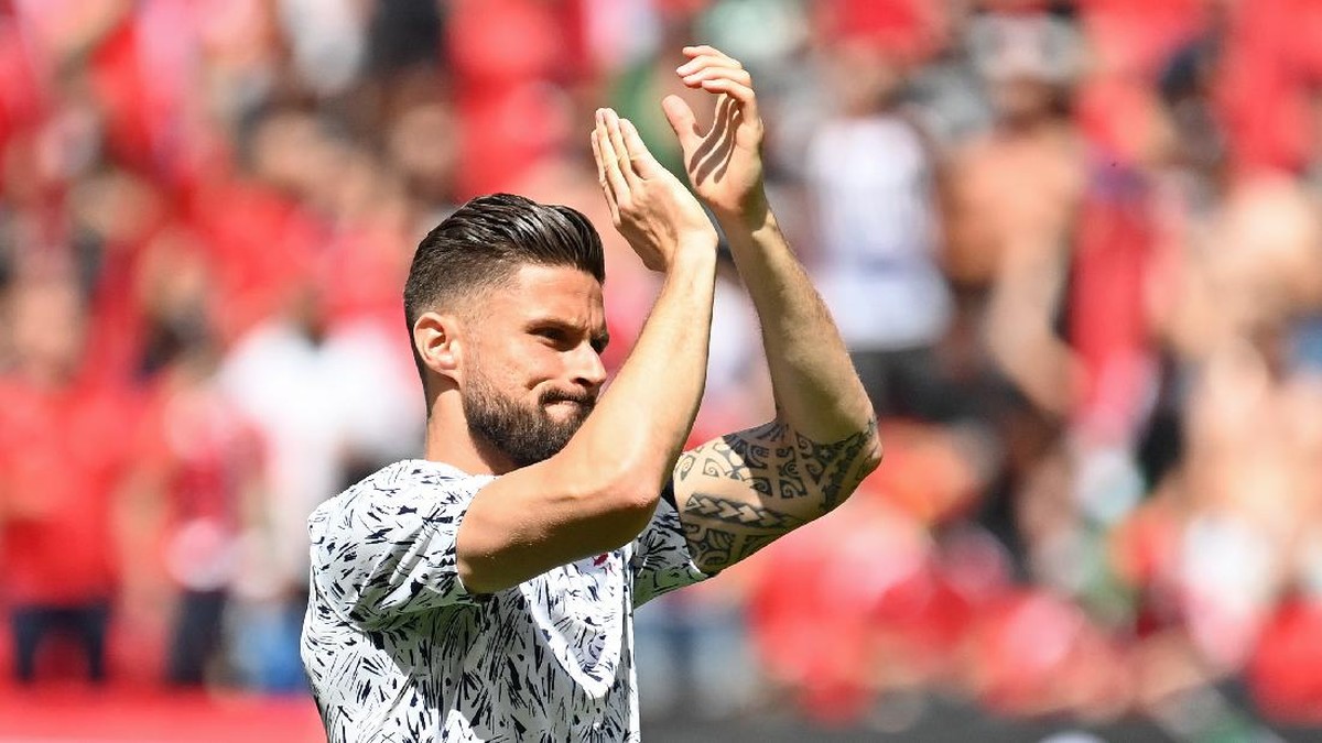 Olivier Giroud kini telah menjadi pemain AC Milan. (Foto: Getty Images/Tibor Illyes - Pool)