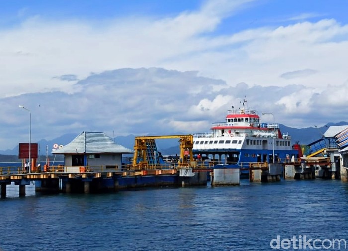 Selama PPKM Darurat, jumlah penumpang kapal di Pelabuhan Ketapang, Banyuwangi mengalami penurunan drastis. Penurunan jumlah penumpang mencapai 80 persen jika dibandingkan sebelum pandemi.