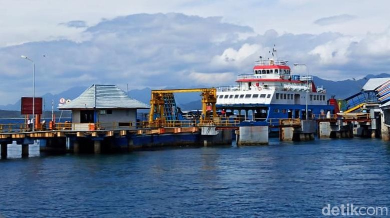 Pelabuhan Ketapang Selama PPKM Darurat, jumlah penumpang kapal di Pelabuhan Ketapang, Banyuwangi mengalami penurunan drastis. Penurunan jumlah penumpang mencapai 80 persen jika dibandingkan sebelum pandemi.