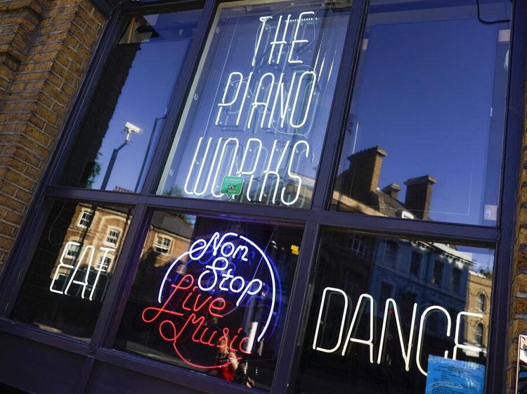 Potret Kelab Malam di Inggris yang Siap Bangkit dari Mati Suri