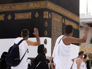 Saudi Izinkan Umrah Backpacker Pakai Visa Turis hingga Malam Nisfu Syaban