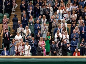 Merinding! Ilmuwan Vaksin AstraZeneca Dapat Standing Ovation di Wimbledon