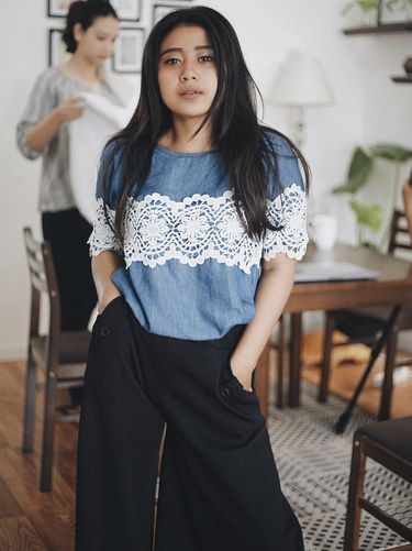 Selebgram Pontianak ini siaran langsung di akun Instagramnya, membantu PKL jualan selama PPKM.