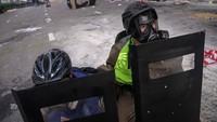 Sebelumnya, Bangkok dan sembilan provinsi lainnya juga telah berada di bawah pembatasan sejak Senin (12/7) lalu. Pemerintah Thailand berencana untuk memberlakukan lebih banyak pembatasan pergerakan karena jumlah kasus yang melonjak, yang terus meningkat meskipun ada lockdown mikro di daerah berisiko tinggi. Akibat lonjakan kasus COVID-19, Thailand juga telah memperluas kapasitas layanan kesehatan. Para pejabat kesehatan memperingatkan bahwa wabah yang lebih parah bisa berlanjut selama berbulan-bulan kedepan.