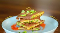 Markobar punya cabang di Jakarta hingga Depok. Kamu bisa mencicipi martabak telur kekinian di sini. Isiannya ada sapi lada hitam dan telur tuna pedas. Harganya sekitar Rp 40 ribuan. Foto: Instagram markobar1996