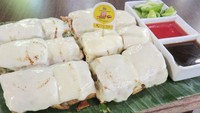 Martabakku Menteng jadi salah satu pelopor martabak telur mozzarella. Variannya kini juga ada yang dengan tambahan keju cheddar. Bisa pilih isian daging sapi, ayam, atau tuna. Harganya mulai dari Rp 100 ribuan. Foto: detikfood