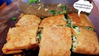 Di Cinere dan Margonda ada martabak buatan Sagan 989 yang berawal dari Yogyakarta. Menu martabak telur di sini ada isi 2-4 telur. tersedia jugamartabak salted egg dengan harga mulai dari Rp 60 ribu. Foto: Instagram sagan989.id