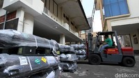 Kepala Seksi Penyuluhan dan Layanan Informasi Kantor Bea Cukai Surakarta, Aries Baroto menyebut pihaknya menerima surat pemberitahuan Cargo Charter Flight yang membawa 200 tabung oksigen dari Singapura, Jumat (16/7) lalu.