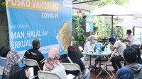 Sebanyak 2.000 peserta yang ikut antusias mengantre untuk mendapatkan vaksin.  
