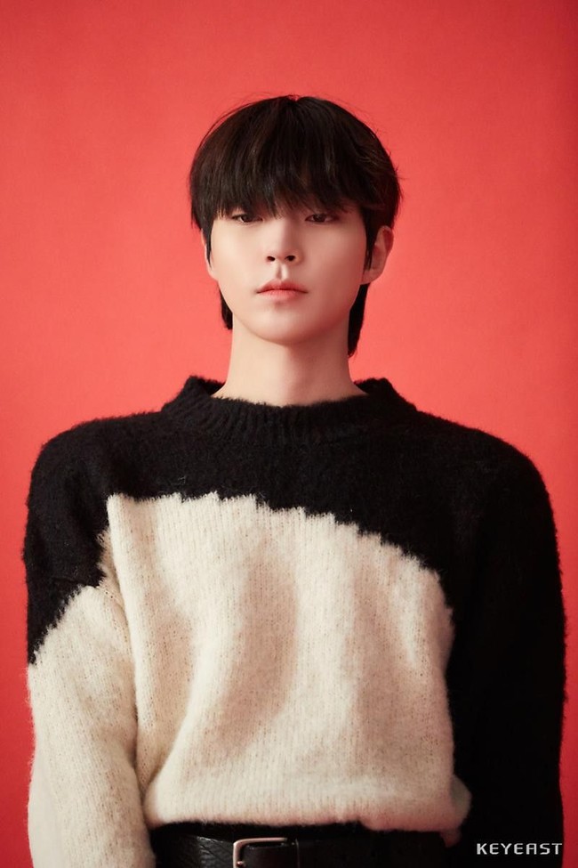 Hwang In Yeop mengawali kariernya sebagai model sebelum membintangi web drama Why. Ia meraih popularitasnya sebagai Han Seo Joon dalam drama Korea Korea True Beauty. Terbaru, ia akan membintangi The Sound of Magic bersama Ji Chang Wook. Foto: dok KeyEast Entertainment