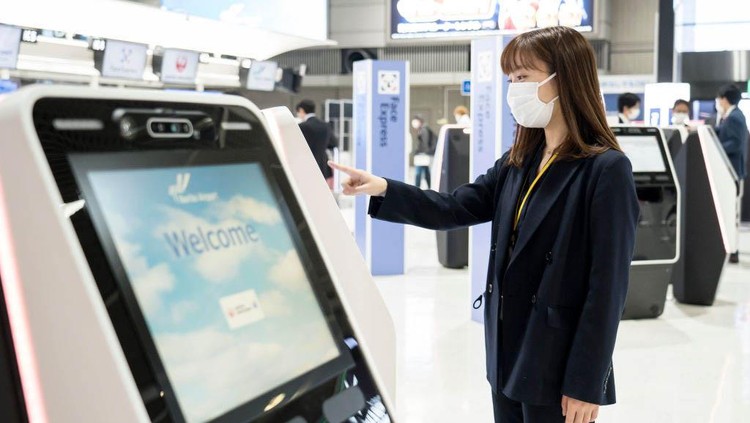 Bandara Narita Uji Coba Teknologi Pengenalan Wajah Penumpang Bandara Narita Jepang menguji coba teknologi face express atau pengenalan wajah untuk penumpang internasional. Jadi paspor dan tiket penerbangan tidak dibutuhkan.